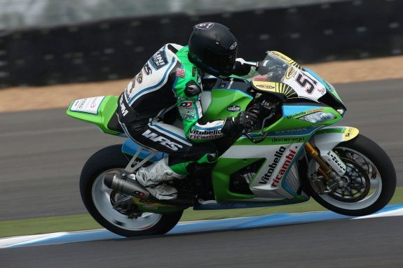 Santi Barragán, con su Kawasaki en el circuito tailandés de Chang. :: extremadurajuniorteam