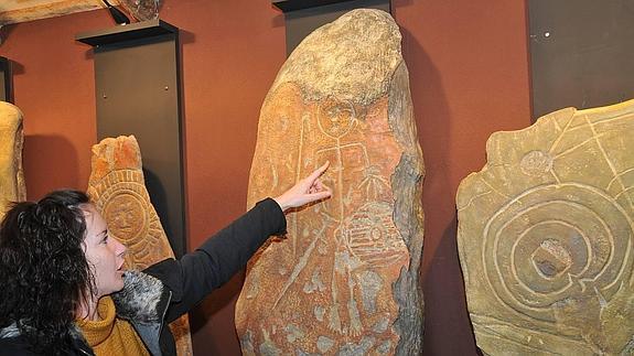 Estelas expuestas en el Centro de Interpretación del Arte Rupestre de Monfragüe:: HOY