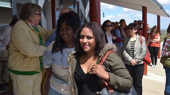 Participantes en la caravana de mujeres celebrada este sábado en un hotel de la A-66, cerca de Mérida:: F.J.D.