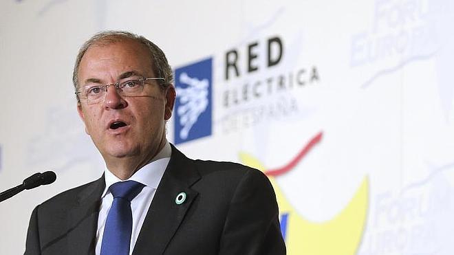 Monago describe su periplo político con letras de Extremoduro y Manolo Chinato