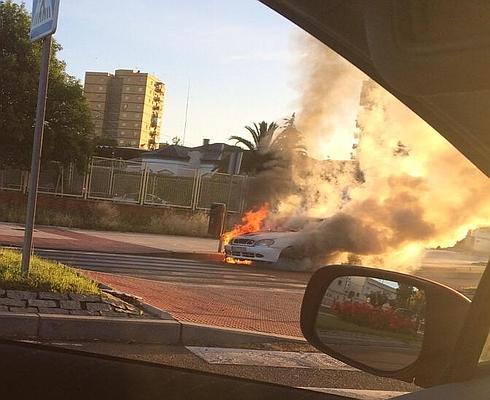 Muchos testigos han grabado el incendio con sus móviles. 