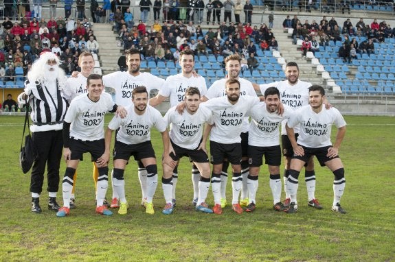 Los jugadores del Badajoz salieron ante el Valdivia con camisetas de apoyo para su compañero Borja. 