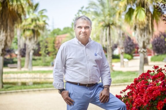 Francisco Javier Fragoso, fotografiado en el parque del Bioclimático. :: pakopí