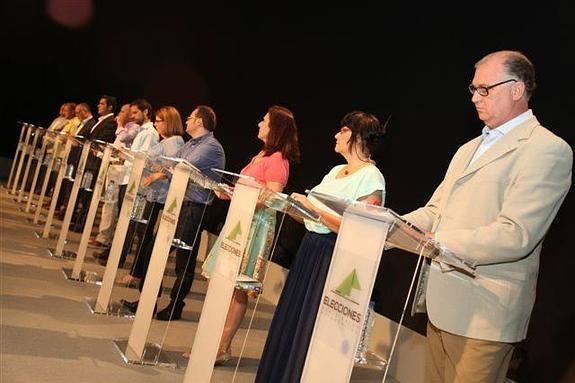 Los doce candidatos que participaron en el debate emitido anoche :: hoy