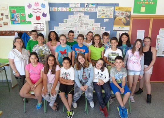 Los alumnos ganadores con su tutora. :: karpint