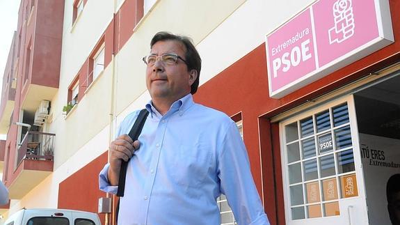 Fernández Vara sale de la sede del partido:: BRÍGIDO