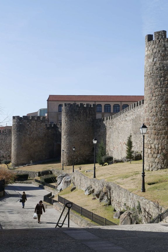 Tramo de la muralla entre la Torre Lucía y la puerta del Sol. :: a. solé