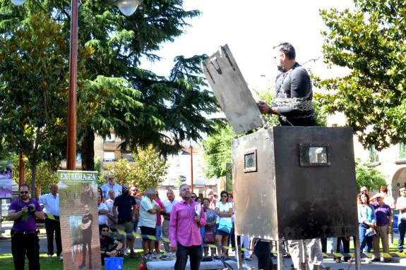 Víctor Cerro pasa 18 minutos en el interior de un horno