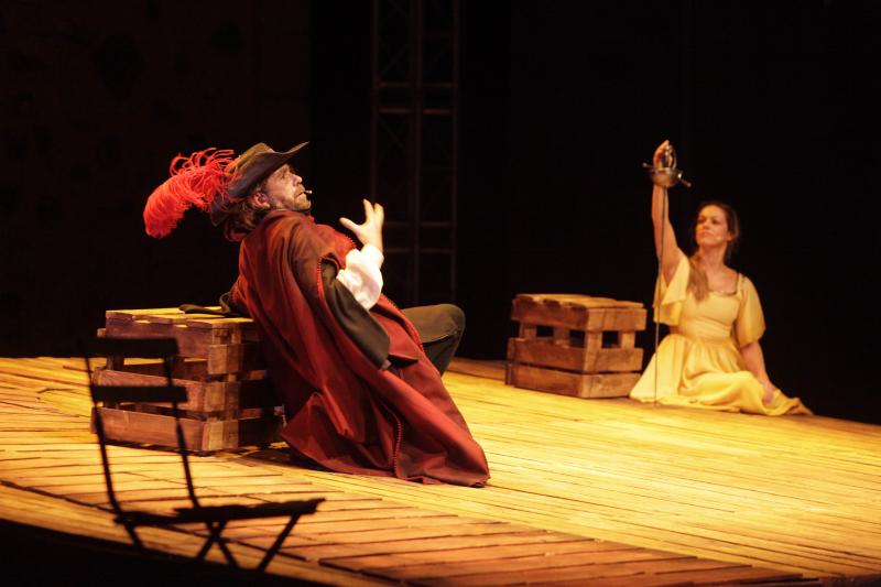 Un 'Cyrano' contra el 21% de IVA cultural y muy reivindicativo abre el telón del Festival de Teatro