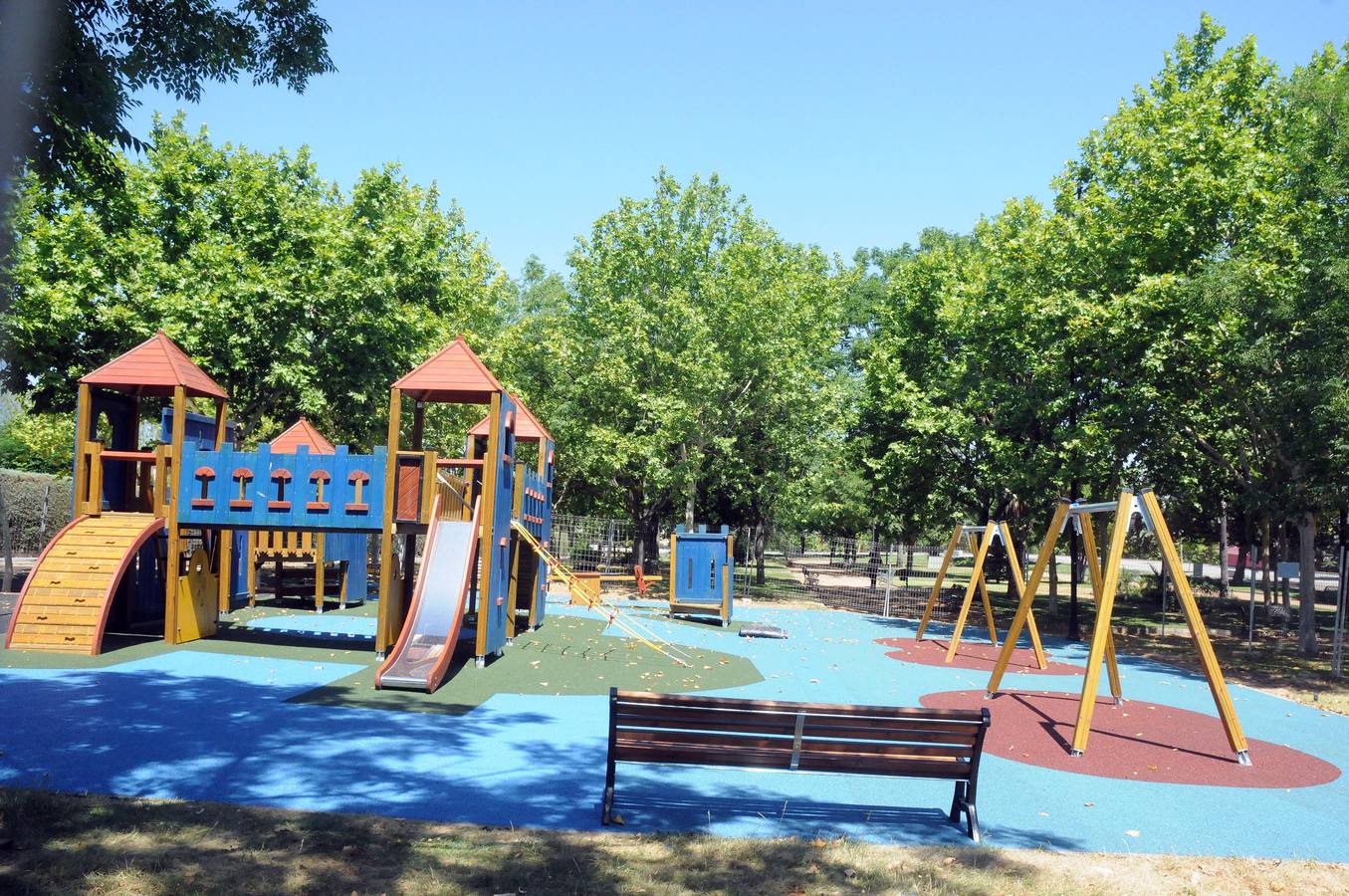 Obras de remodelación y mejora en el parque infantil de la Argentina. :: brígido