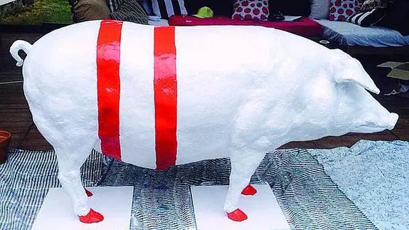 Un cerdo minimalista y solidario