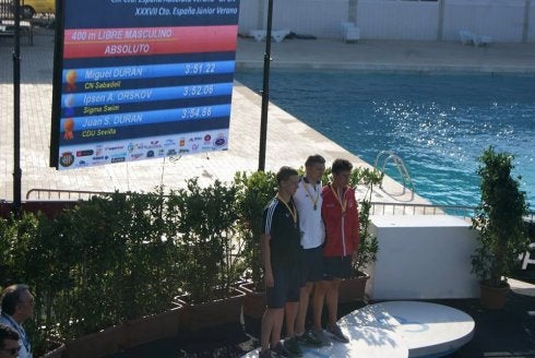 Miguel Durán, en el podio con su cuarto oro. :: manuel durán