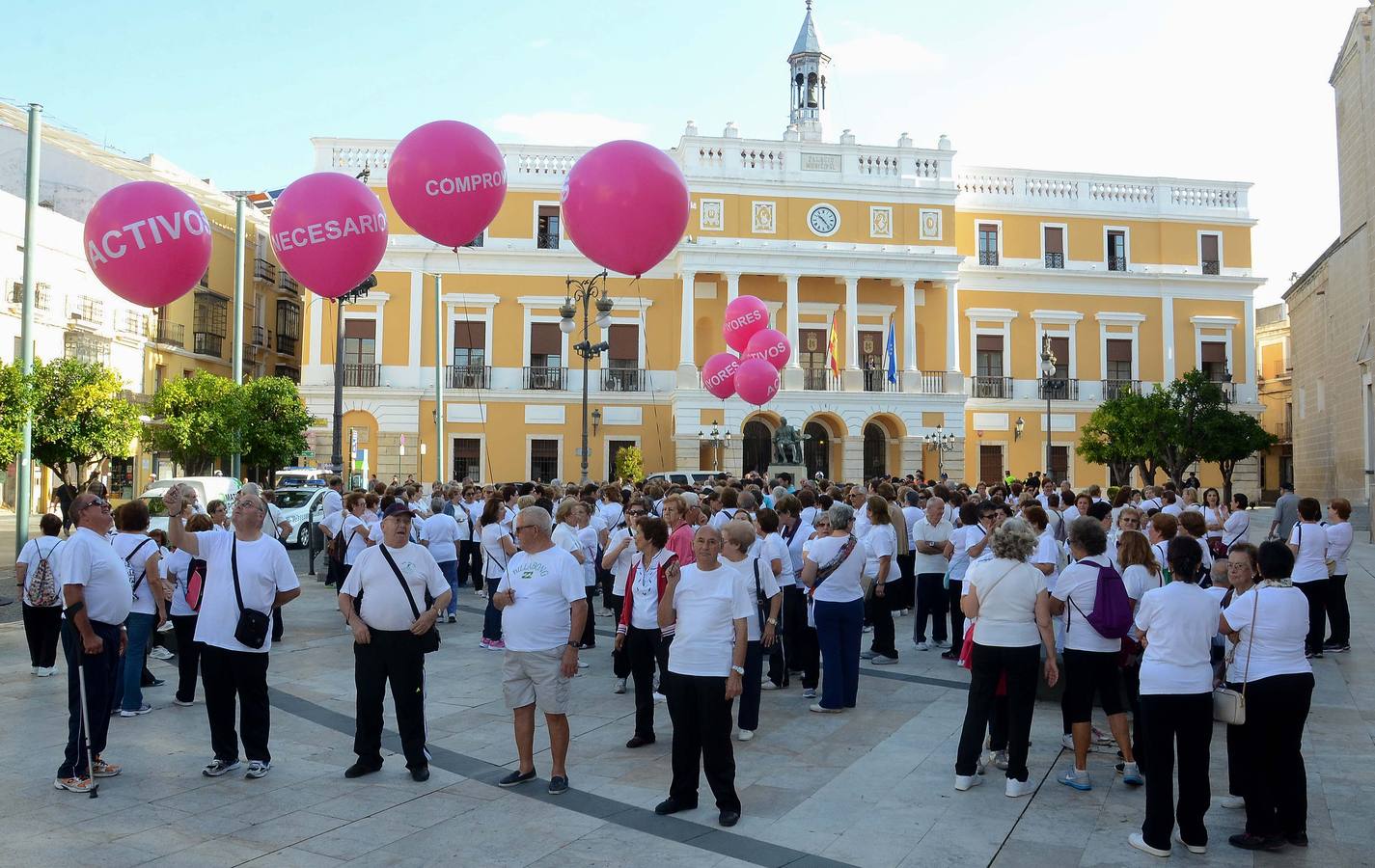 Celebración durante el Día del Mayor:: HOY
