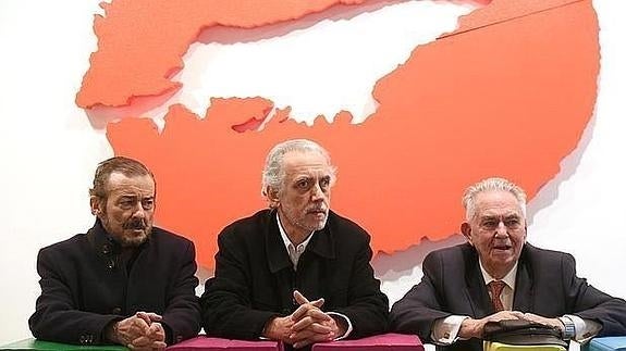 Juan Diego, Fernando Trueba y Juan Mariné, este martes en la Seminci.