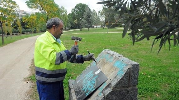 Los operarios han retirado la placa esta mañana