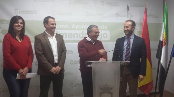 Durante la presentación del acuerdo firmado. :: g. c.