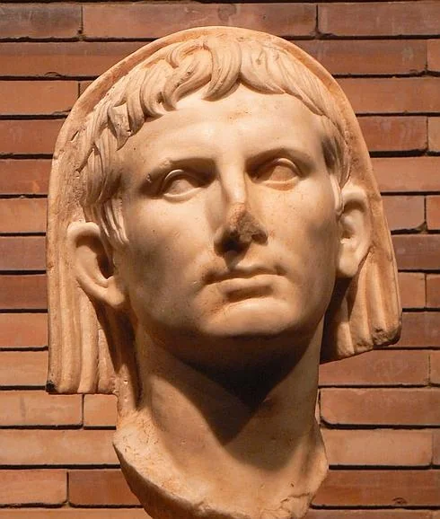Original del busto del emperador romano, expuesto en el Museo de Arte Romano de Mérida. 