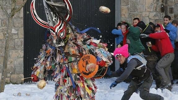 El Jarramplas, en Piornal, en enero del año pasado:: HOY