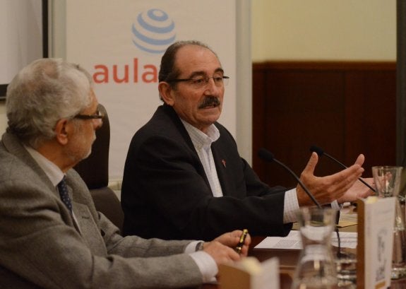 César García junto a Alberto González ayer, en Badajoz. :: c. m. 