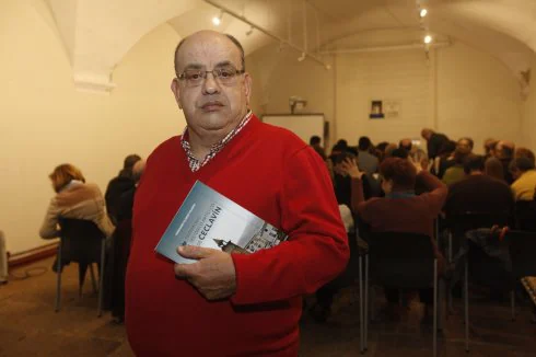 Fernando Claros, en la presentación de su libro. :: Lorenzo Cordero