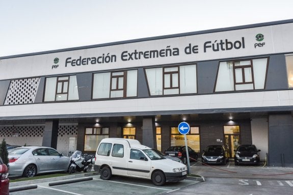Recientemente la FExF ha estrenado unas nuevas oficinas en Badajoz. :: J. V. Arnelas