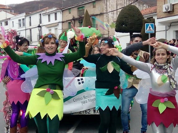 Una de las formaciones que participó en el desfile de carrozas. :: a.v.