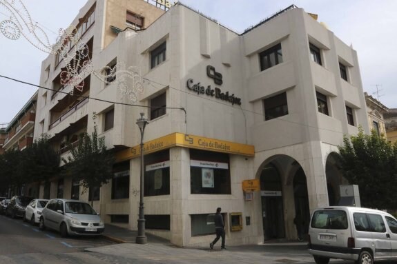 Oficina en Mérida de Ibercaja, una de las entidades con más cuentas contratadas. :: j. m. romero