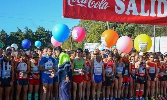 Participantes en la  media maratón (21,097 kilómetros) Elvas-Badajoz. :: hoy