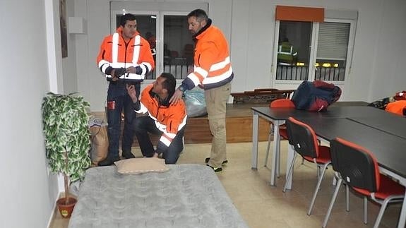 Monesterio arropa a los mineros encerrados tras una noche larga