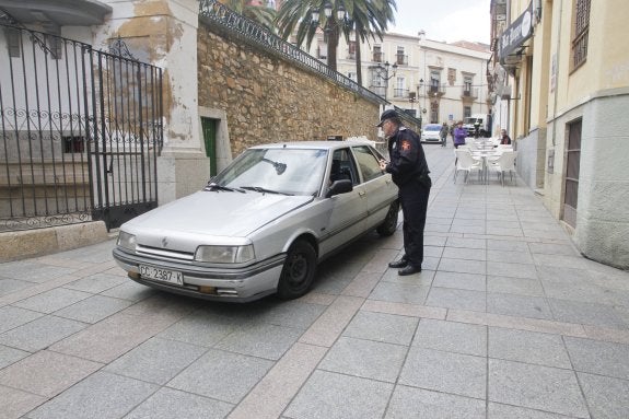 El Ayuntamiento baraja dos soluciones ya ante las quejas de la calle Margallo