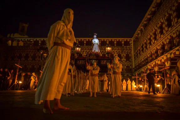 Jesús del Prendimiento a su paso por la Plaza Alta en la madrugada del miércoles al jueves. :: j. v. arnelas