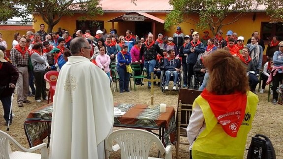 Francisco Cerro, obispo de la diócesis, celebró la misa. :: hoy