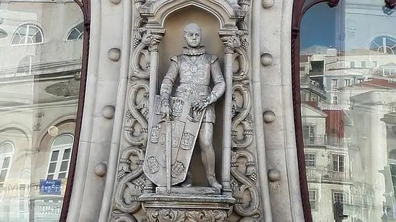 La estatua de «Sebastiao I» quedó completamente destrozada - REUTERS
