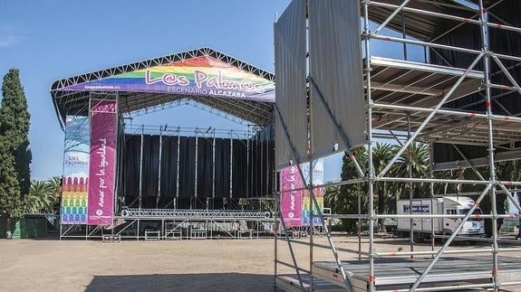 El escenario de La Alcazaba ya está instalado. 