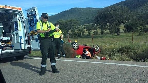El vehículo ha volcado tras el accidente