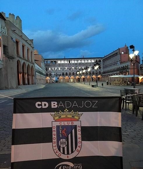 Badajoz regresa  al blanco y negro por su equipo