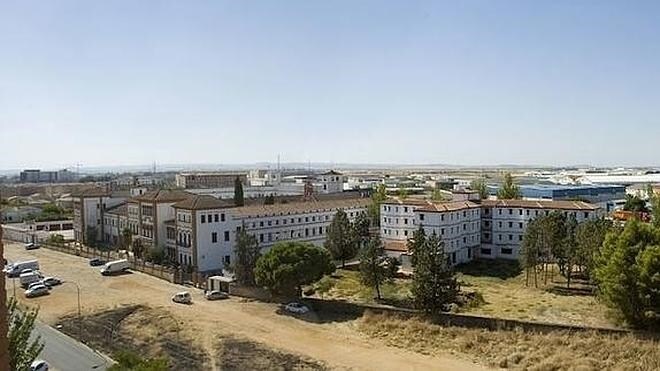 La margen derecha afronta otro verano sin piscina