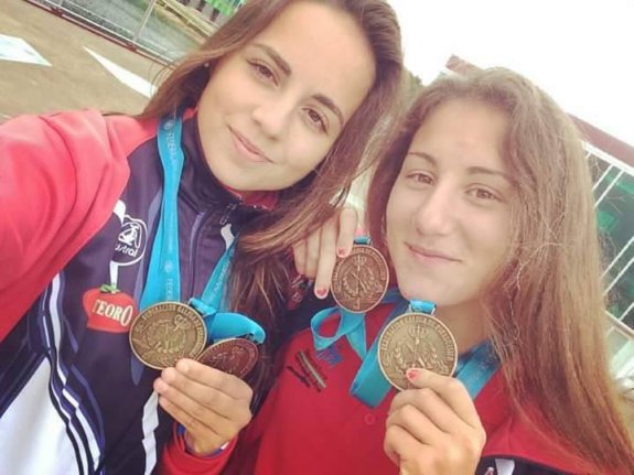 Teresa Tirado y Marta Figueroa, bicampeonas de España. :: HOY