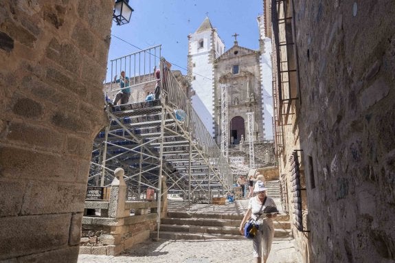 El escenario ha vuelto a la plaza de San Jorge. :: j. rey