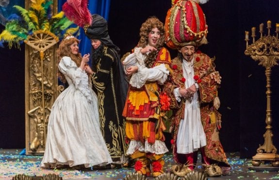 'El burgués gentilhombre' llega hoy al festival cacereño. :: hoy