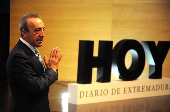 José López Vargas, exvicepresidente ejecutivo de Nestlé, durante su intervención en el segundo encuentro de HOYAgro