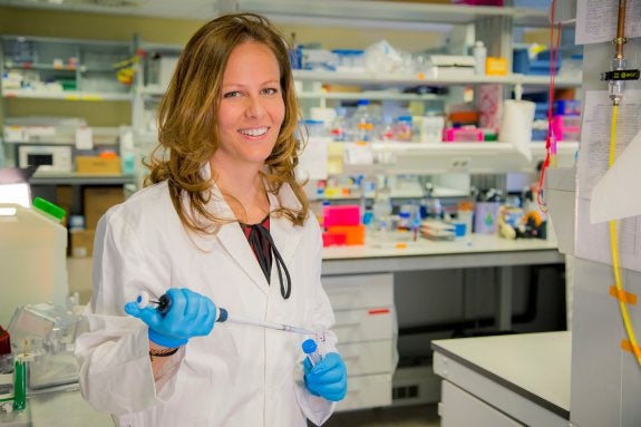 La extremeña de Salvaleón Marta Navarrete en el laboratorio donde trabaja en Madrid. :: HOY