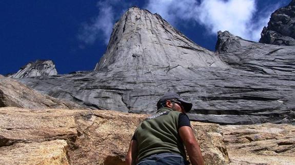 Unas de las deseadas “perlas” para los escaladores en Tasermiut, la gran pared de algo más de 800 metros de roca lisa de granito, llamada Ulamertorsuaq, en realidad es Suikkassuak.