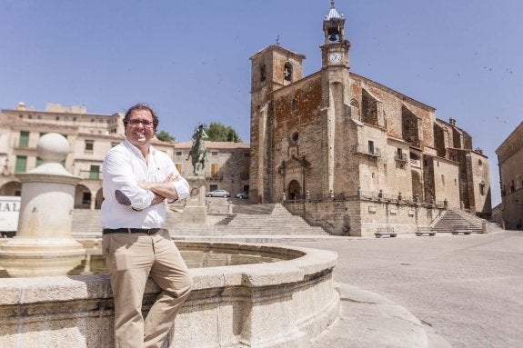 En su segunda legislatura. Alberto Casero Ávila en la plaza Mayor de Trujillo. 