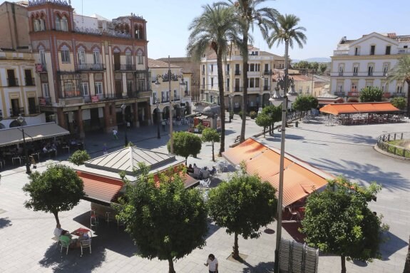Vista aérea de dos de los quioscos de la Plaza de España. :: j. m. romero