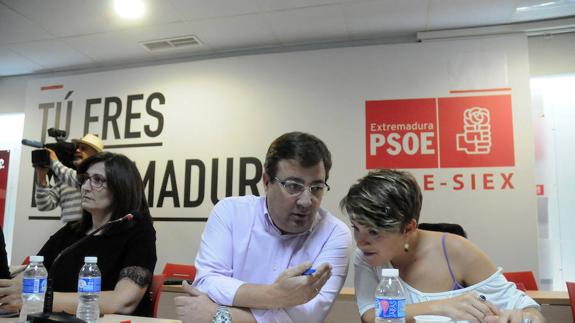 Los socialistas extremeños debaten su postura sobre el PSOE y la investidura