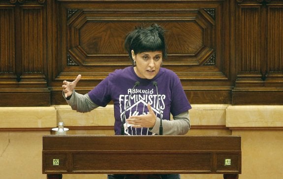 La diputada de la CUP Anna Gabriel, en una sesión del Parlament. :: hoy