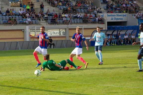 Gol del azulgrana José Manuel, ayer en El Ejido. :: GEYVAN