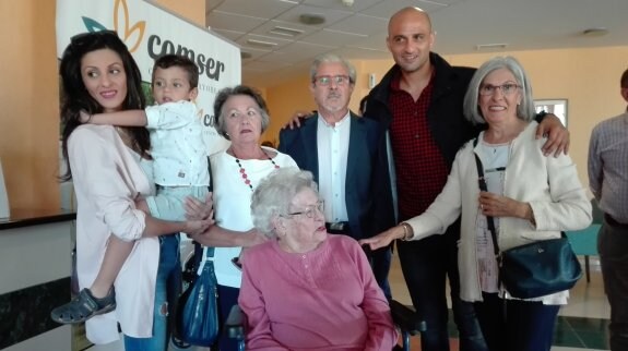 Pilar celebró su cumpleaños con su familia. :: g. c.