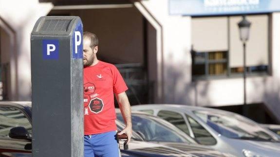 Adelante la ampliación de la zona azul y los cambios del bus urbano